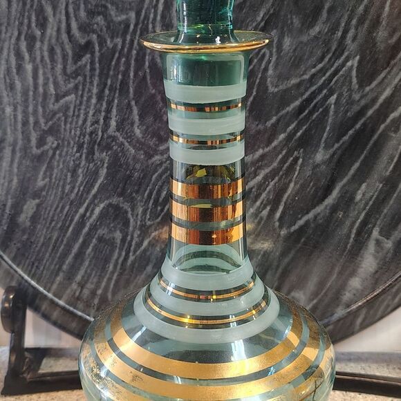 Elegant Green and Gold Striped Glass Decanter - Picture 4 of 6